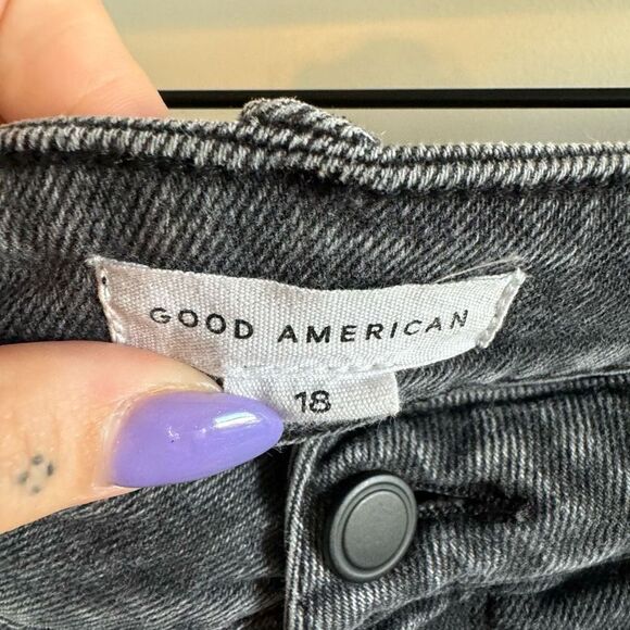 Good American Good Curve High Waist Cut Off Shorts - Picture 9 of 10